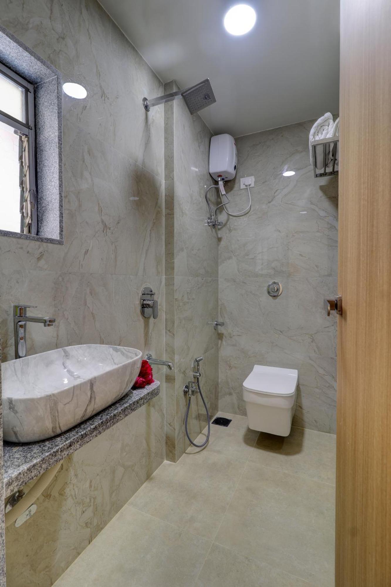 Victory Inn Turambhe Екстериор снимка
