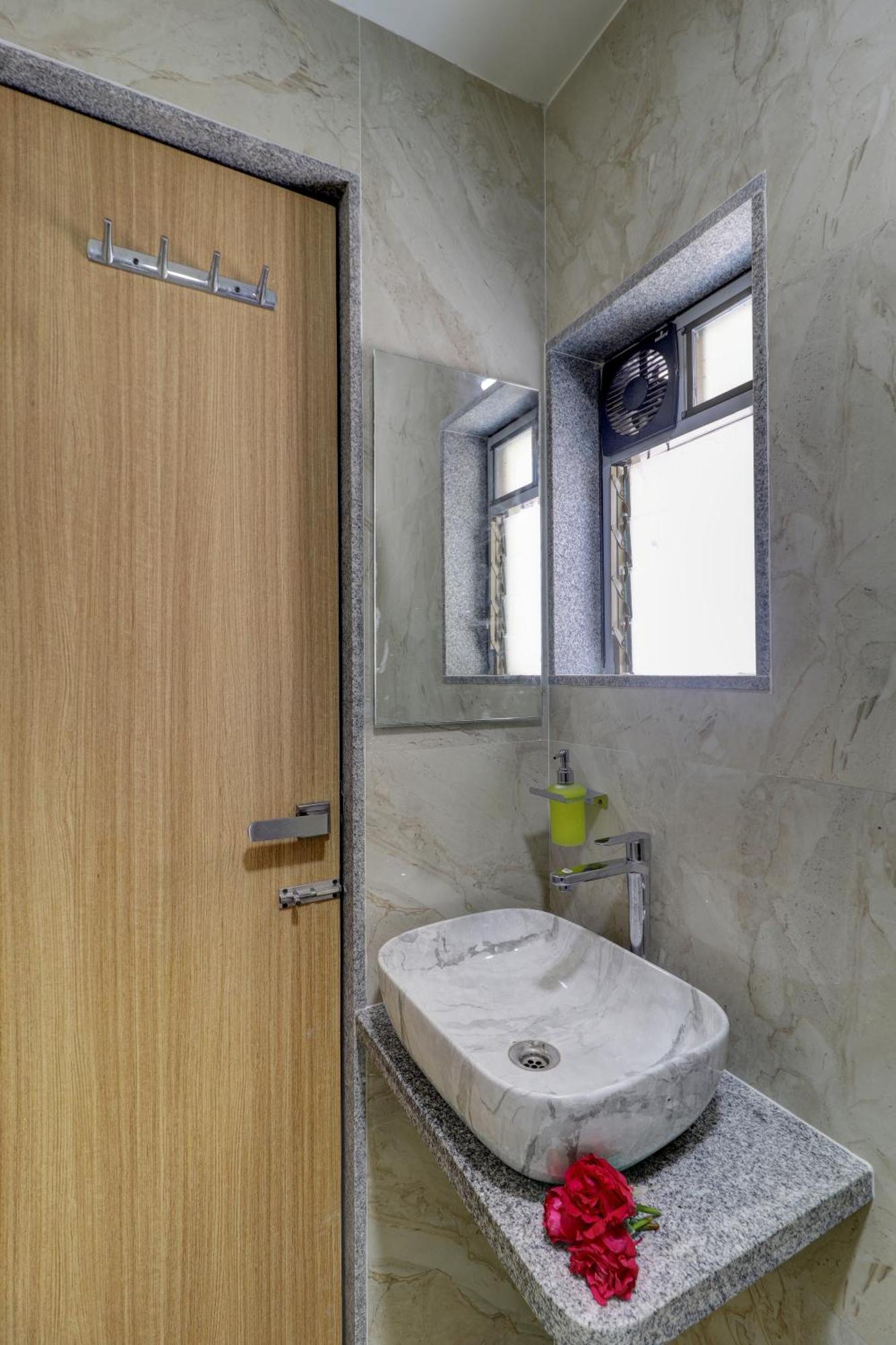 Victory Inn Turambhe Екстериор снимка